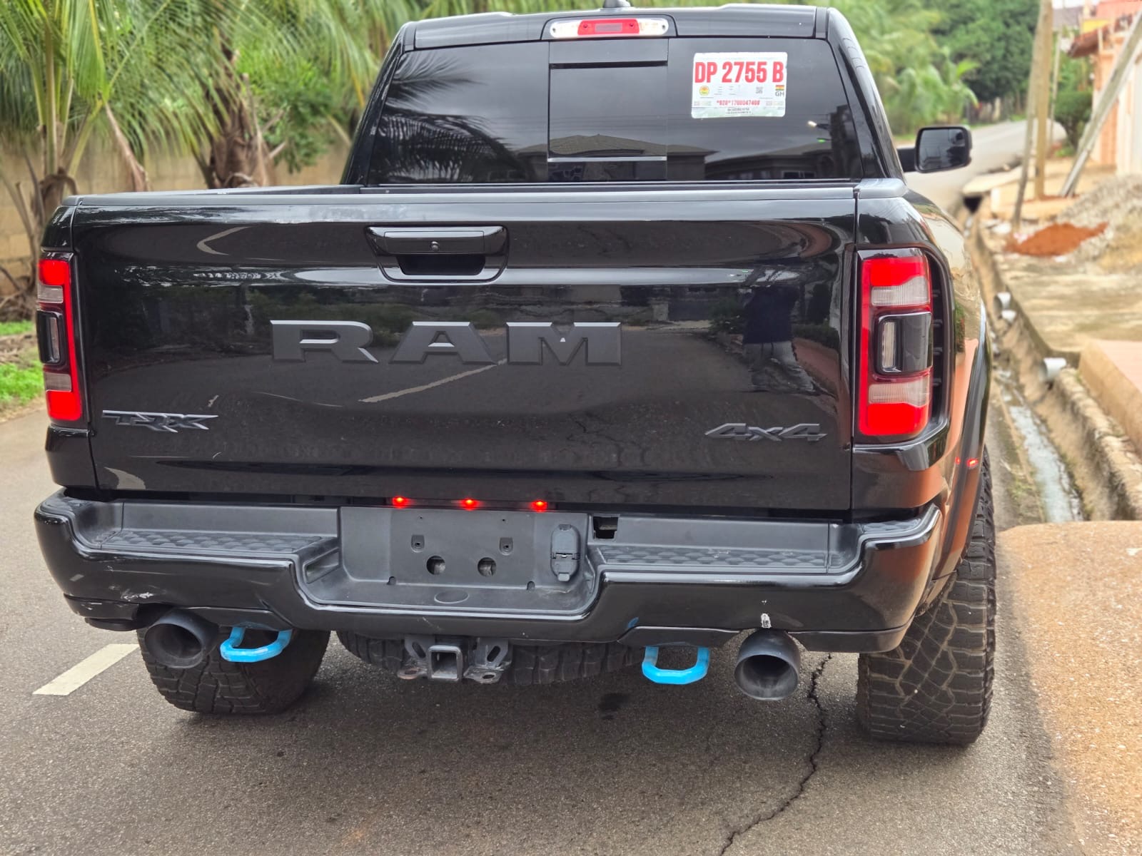 
								2023 RAM 1500 TRX – Black full									