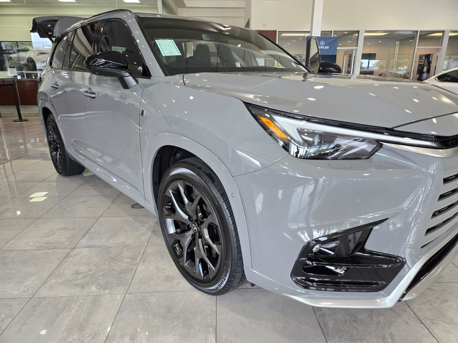 
								2025 Lexus TX – Gray full									