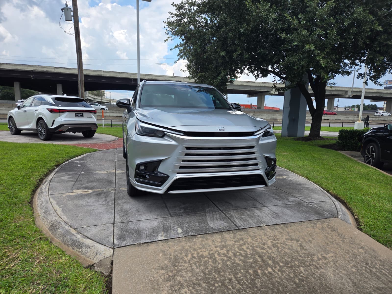 
								2025 Lexus TX – Gray full									