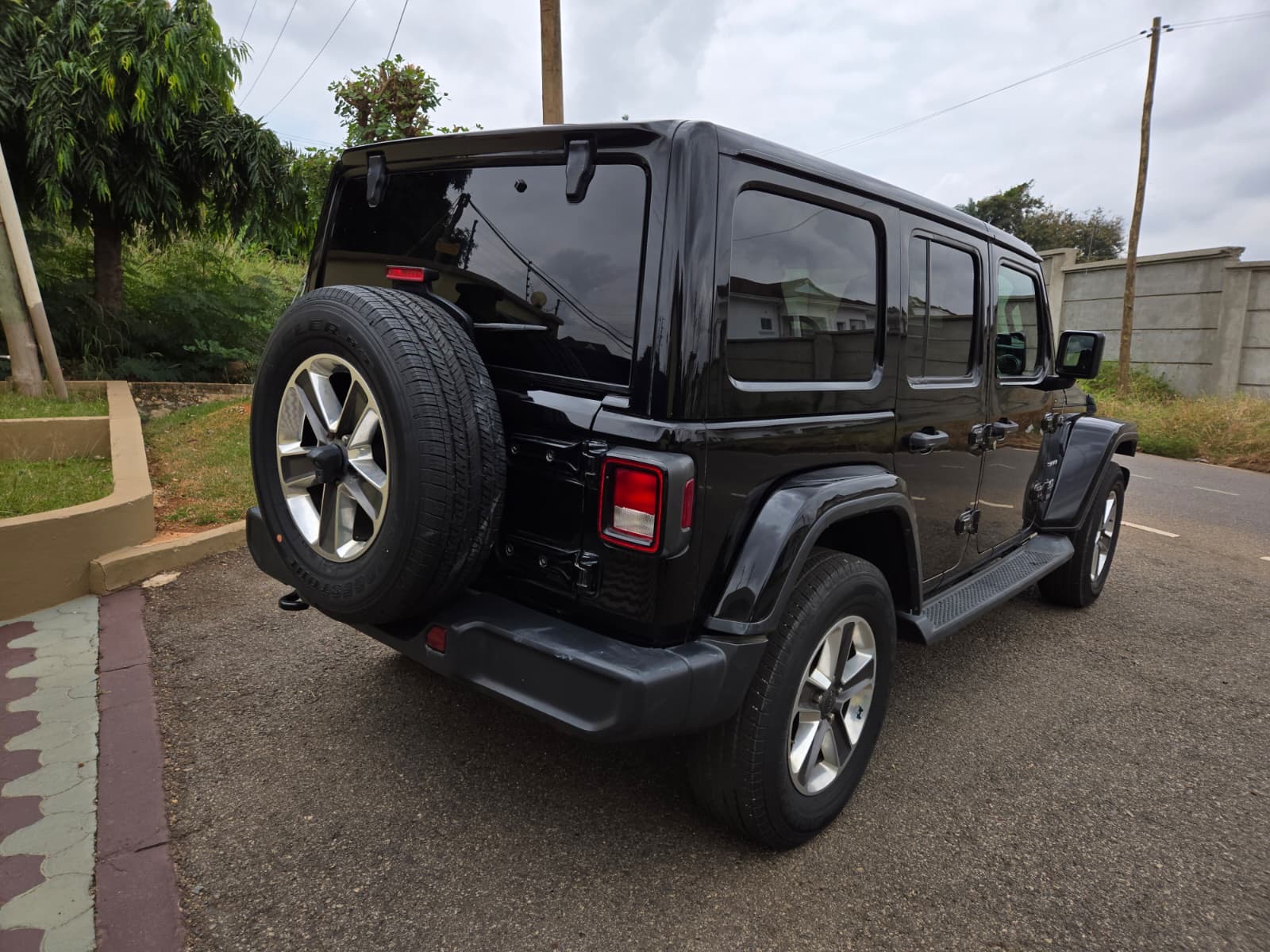 
								2023 Jeep Wrangler Unlimited Sahara full									