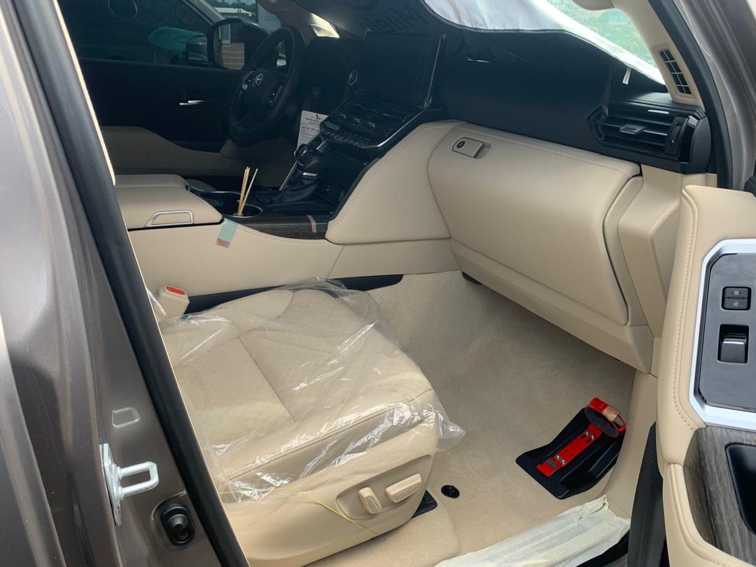 
								2025 Toyota Land Cruiser full									