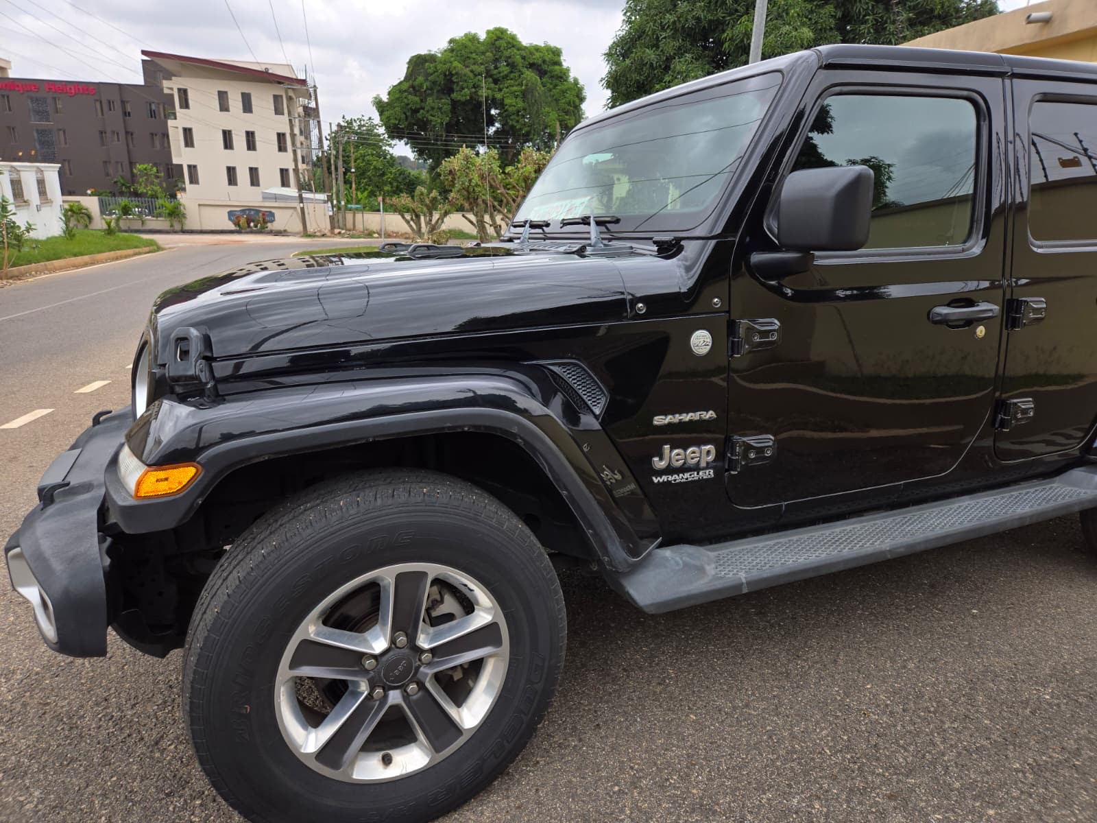 
								2023 Jeep Wrangler Unlimited Sahara full									