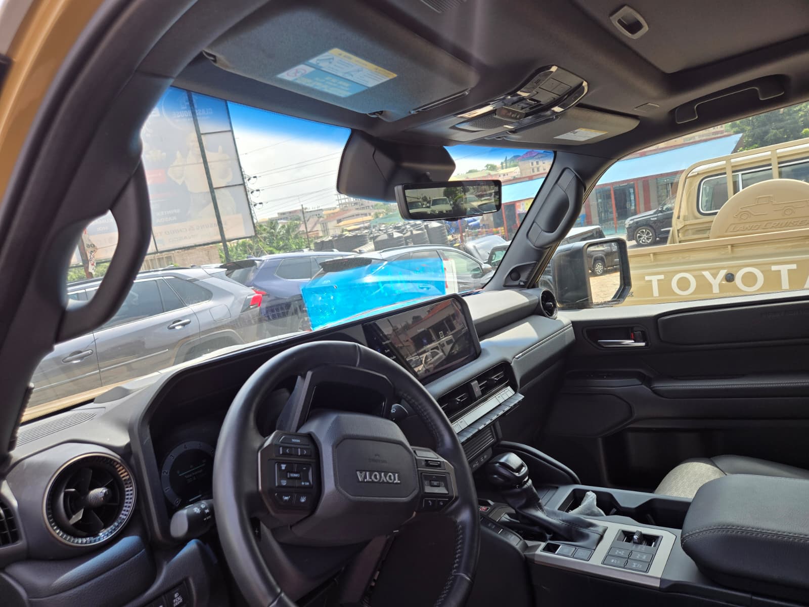 
								Toyota Land Cruiser full									