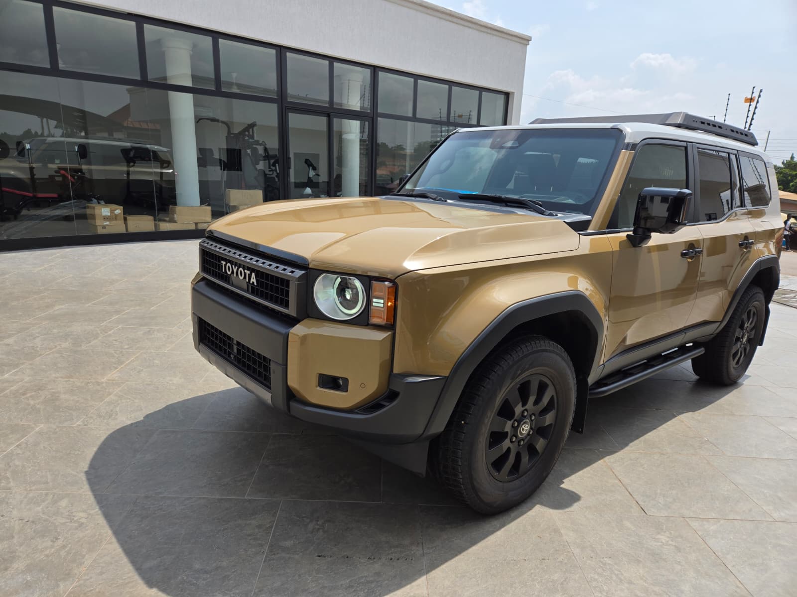 
								Toyota Land Cruiser full									