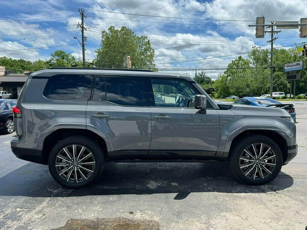 
								Lexus GX 550 Luxury SUV full									