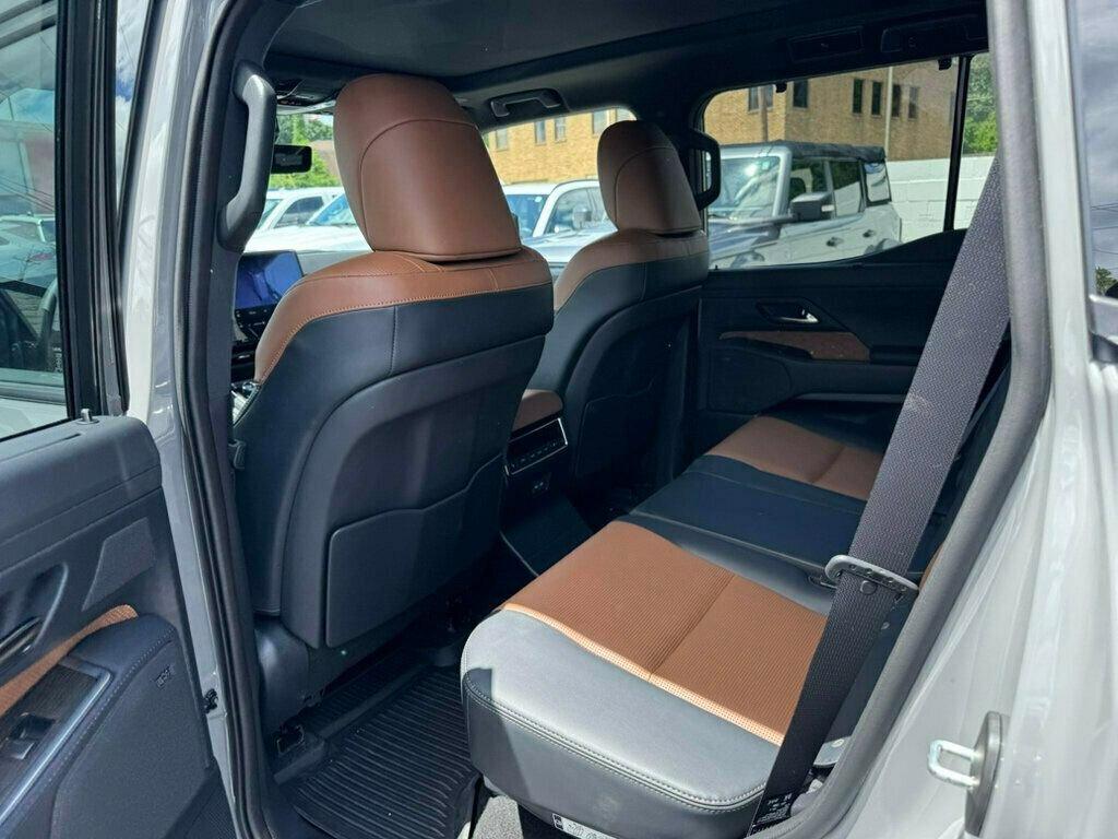 
								Lexus GX 550 Luxury SUV full									