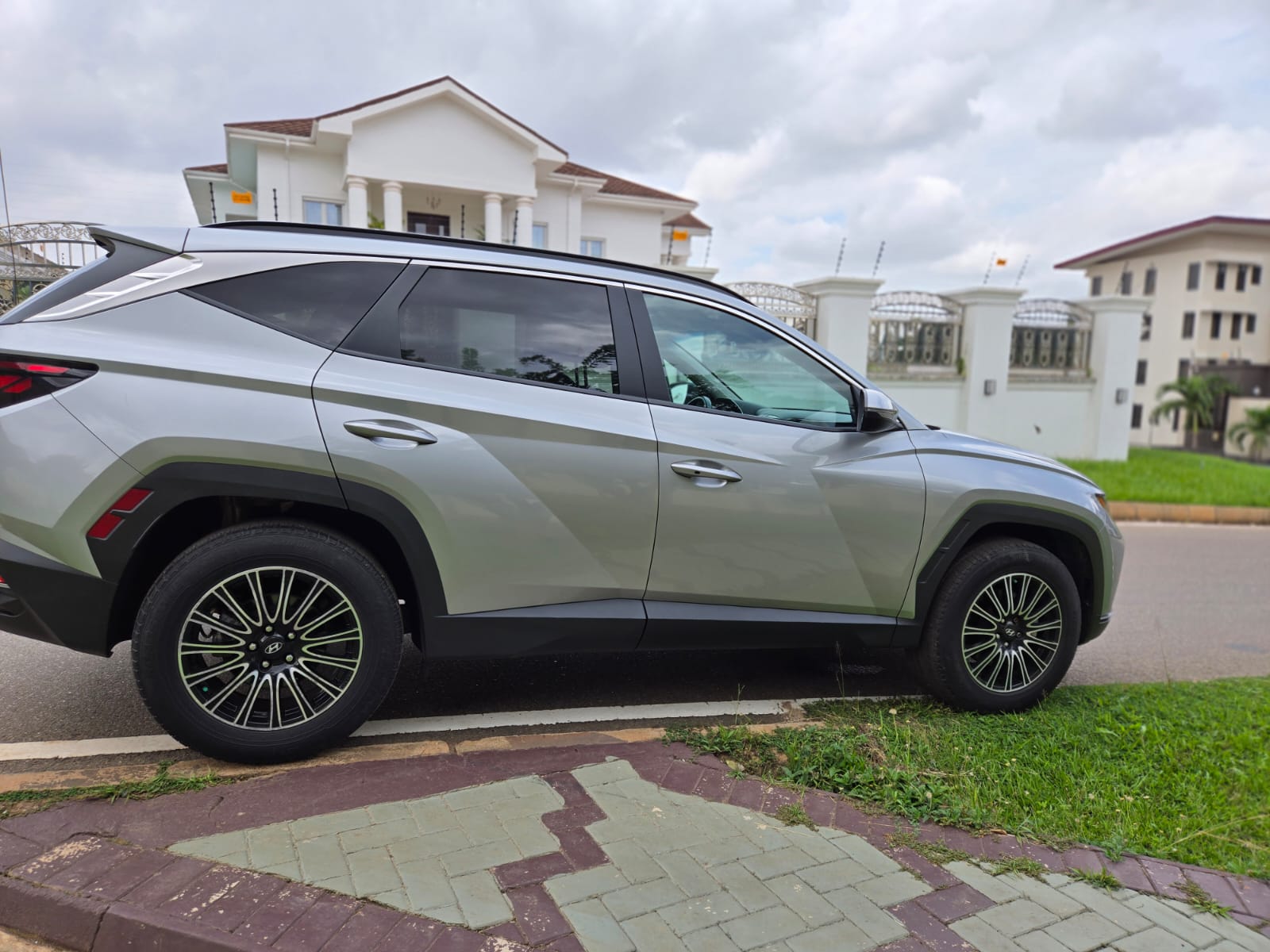 
								*2022 Hyundai Tucson Essential AWD* full									