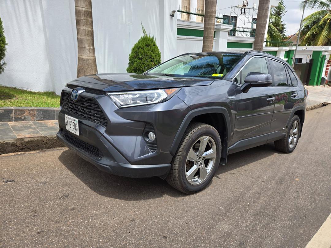 
								2022 Rav4 XLE Hybrid full									