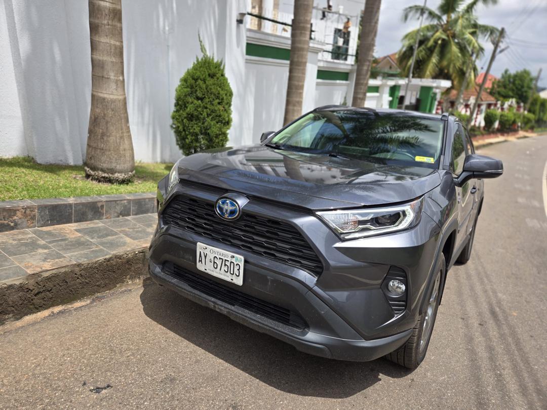 
								2022 Rav4 XLE Hybrid full									