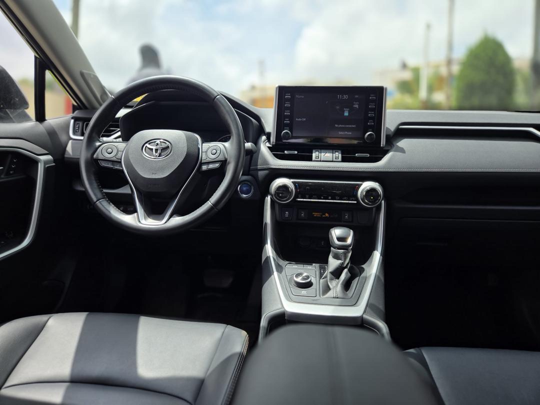 
								2022 Rav4 XLE Hybrid full									