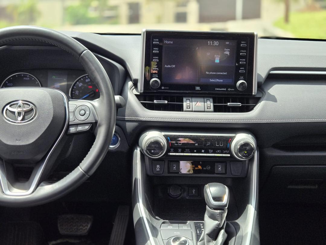 
								2022 Rav4 XLE Hybrid full									