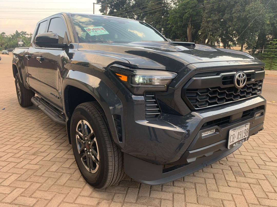
								2024 Toyota Tacoma TRD Sport full									