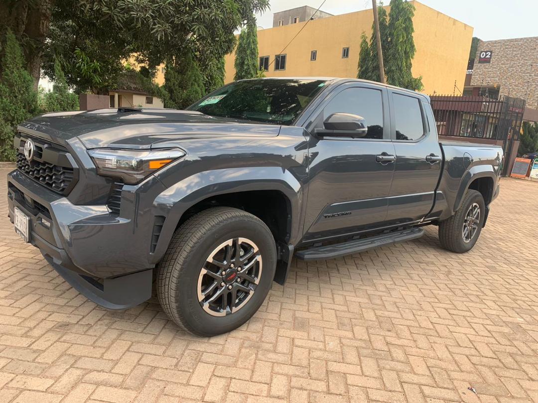 
								2024 Toyota Tacoma TRD Sport full									